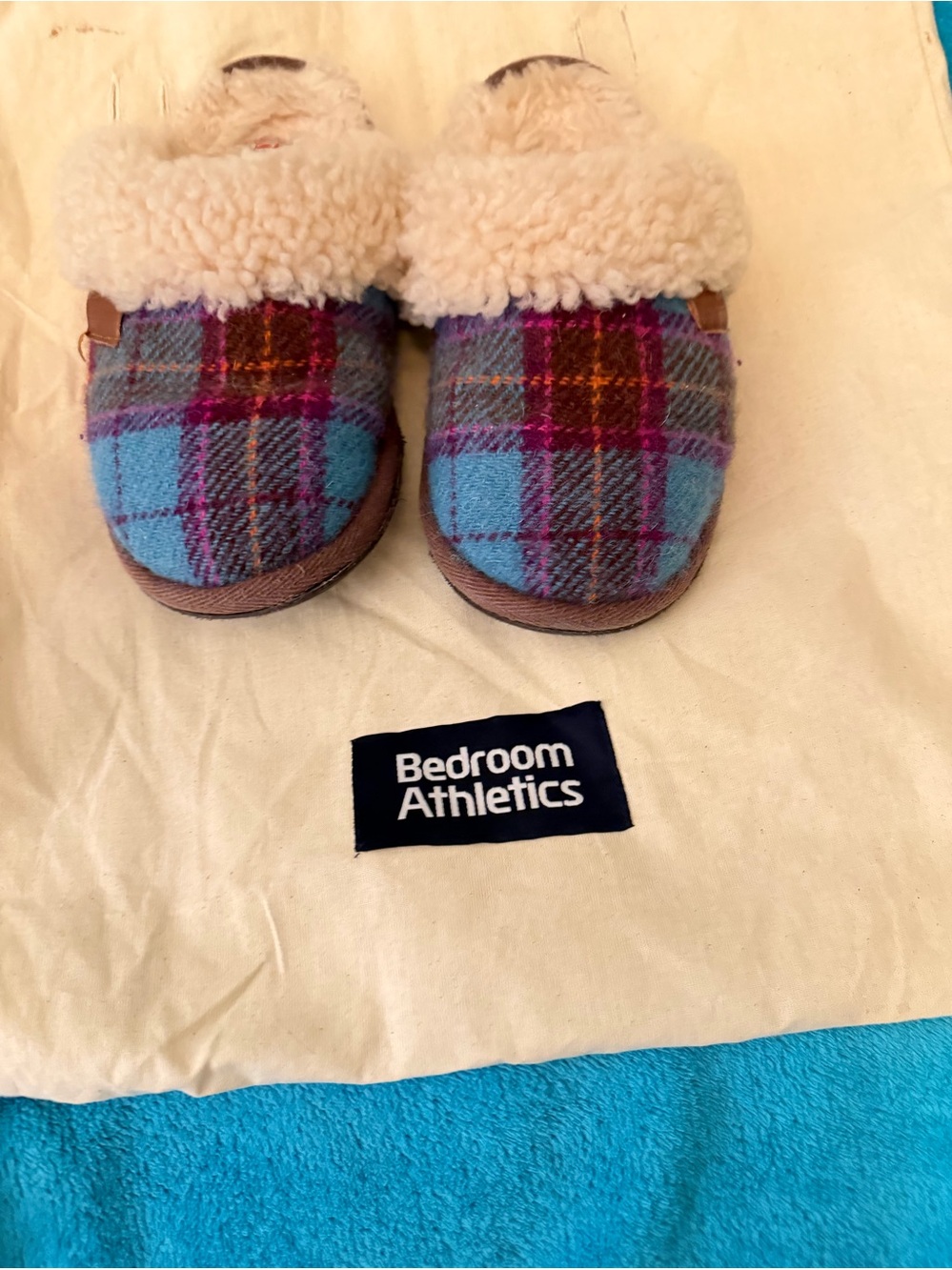 BEDROOM ATHLETICS..Cozy Plaid Shearling-Lined Slippers - Blue & Burgundy